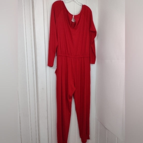 Pretty garden.  Red jumpsuit size (XL) - Picture 7 of 13